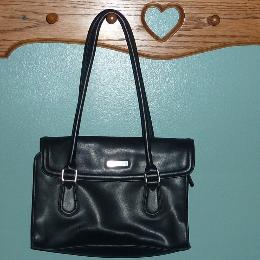 Vintage Liz Claiborne black handbag 2 handles, lots of pockets & compartments